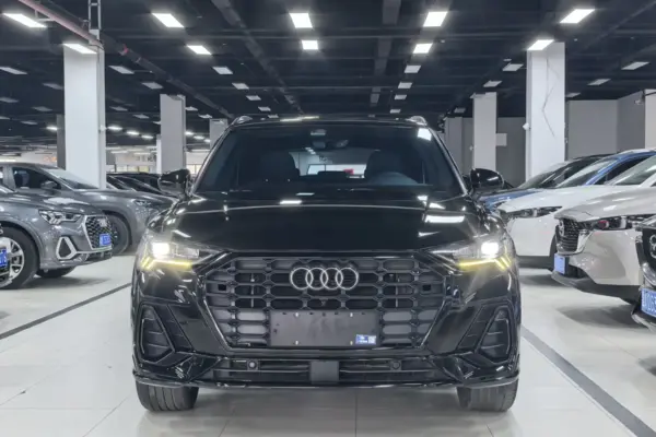 Основное фото AUDI Q3