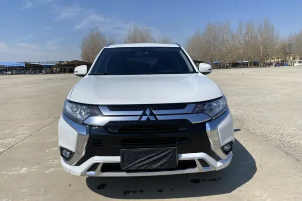 Основное фото MITSUBISHI OUTLANDER
